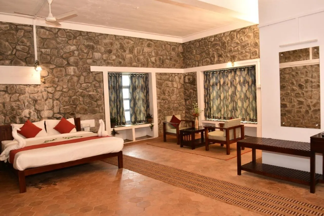 The Grey Farmstead 0*, Munnar